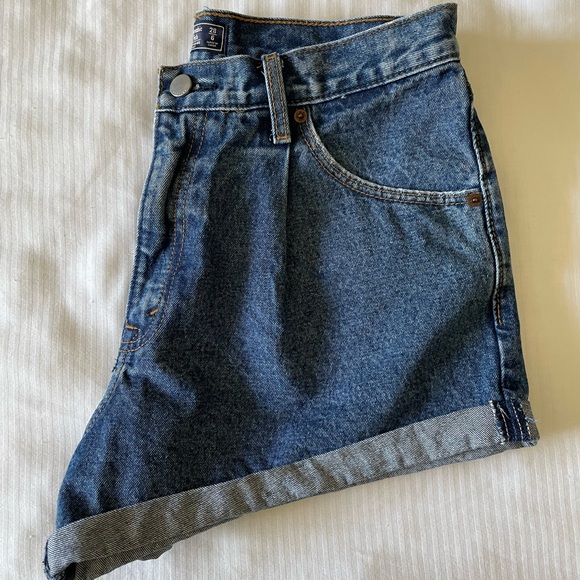 A&F High Waisted Denim Shorts - Picture 3 of 4
